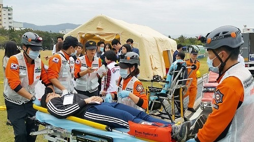 사진은 대전소방본부 구급대전 지진 대응 훈련 모습