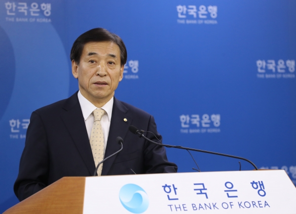 이주열 한국은행 총재가 지난 1월 18일 오전 서울 중구 한국은행 기자실에서 열린 기자간담회에서 통화정책방향에 대해 설명하고 있다.