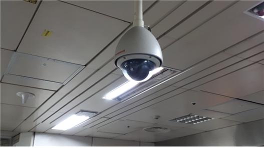 각종 사회적 안전을 위해 설치된 CCTV 범람으로 사적 침해 논란으로까지 확대되고 있다.