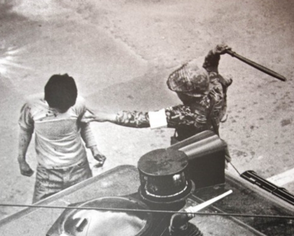 1980년 5월 광주, 민주주의는 없었다. 계엄군에 구타 당하는 시민(사진=5.18 기념재단)