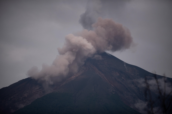 분화하는 과테말라 푸에고 화산 (사진=EPA)