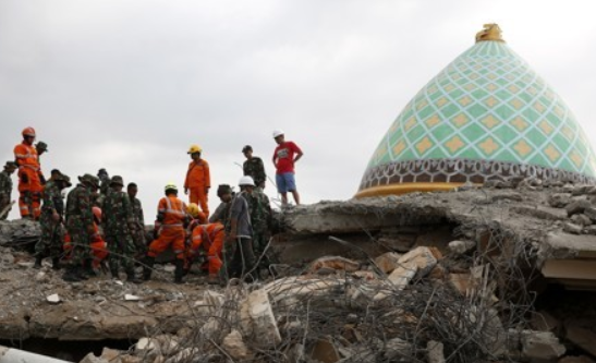 14일 일간 콤파스 등 현지 언론에 의하면 인도네시아 국가재난방지청(BNPB)은 이번 지진으로 목숨을 잃은 주민의 수가 전날까지 437명으로 조사됐다고 밝혔다.