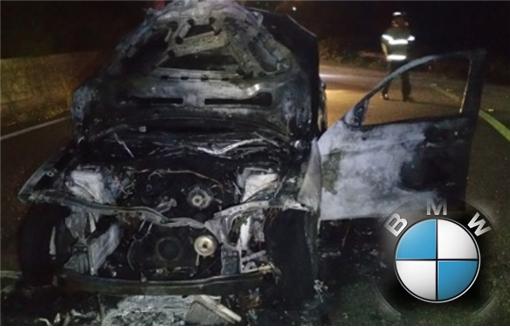 지난 15일 오전 4시17분경 전북 임실군에서 운행 중이던 BMW X1 차량에 불이 났다. 인명피해는 없었으나 소방서 추산 1700만원의 재산피해가 발생했다. 해당 차량은 2012년 4월식으로 리콜 대상은 아니다.(사진-연합뉴스)