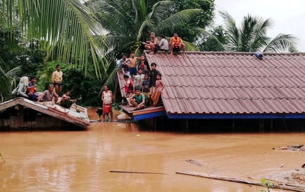 지난 7월 발생한 라오스 세피안-세남노이 댐 붕괴 사고로 수백명의 마을주민이 사망하거나 실종됐다.