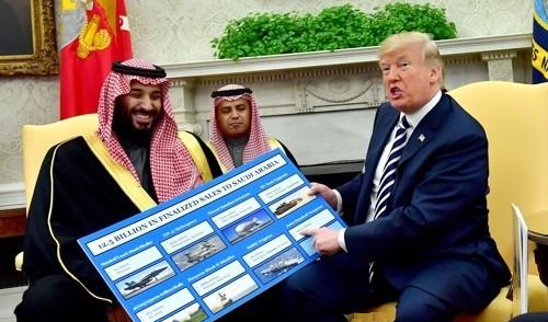 사진은 지난 3월 방미한 사우디아라비아 왕세자와 무기수출 논의한 도널드 트럼프 대통령