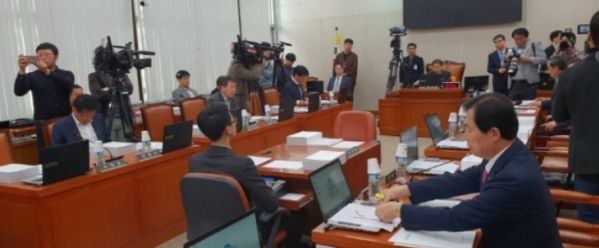 지난 16일 국회 농림축산식품해양수산위원회 국정감사에서 이양수 자유한국당 의원이 질의하고 있다.