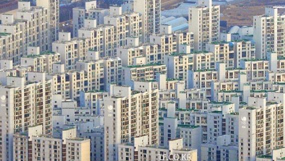 국토교통부는 대책 전후 아파트 매매가격 변동 비중을 조사한 결과 서울은 7.0%하락▽ 울산은 81.8%하락▽ 했다고 발표했다.(사진-비즈팩트)