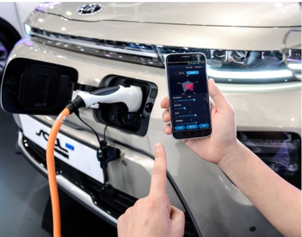 현대·기아 차의 이 기술이 적용되면 운전자는 스마트폰이나 태블릿 등 모바일 기기로 전기차에 총 7가지의 차량 성능을 일정 범위 안에서 자유롭게 조절할 수 있다.(사진-현대자동차그룹)