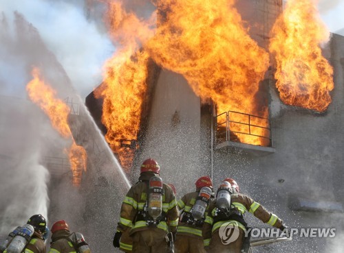 지난 1월 울산시 남구 대성산업가스 에너지저장장치에서 발생한 화재현장 모습(사진-연합뉴스)