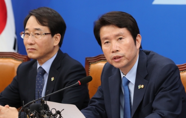 더불어민주당 이인영 원내대표가 13일 오전 국회에서 열린 정책조정회의에서 발언하고 있다.