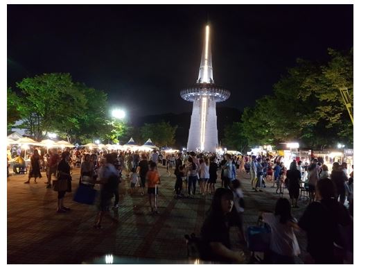대전마케팅공사는 오는 28일부터 9월 1일까지 66일간 엑스포과학공원 한빛탑광장에 폭염에 지친 시민을 위해 휴식공간을 마련한다고 밝혔다. (사진-연합뉴스)