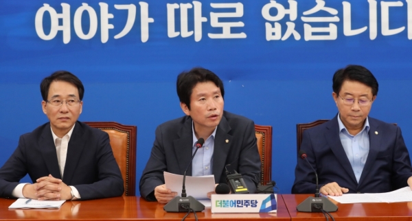 더불어민주당 이인영 원내대표가 5일 오전 국회에서 열린 정책조정회의에서 발언하고 있다.