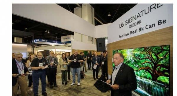 LG전자는 미국 콜로라도주 덴버에서 열린 영상가전 전시회 CEDIA(Consumer Electronics Design & Installation Association) 엑스포 2019'에서  '리얼 8K' 올레드 TV를 통해 북미 프리미엄 시장 공략을 강화한다고 15일 밝혔다. (사진-연합뉴스)