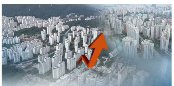 10일 한국개발연구원(KDI)의 '경제동향 10월호'에 실린 '부동산 시장 전문가 설문조사' 결과를 보면 1년 후 서울 주택 매매가격이 오를 것이라고 응답한 비율은 총 61.9%였다. (사진-연합뉴스)