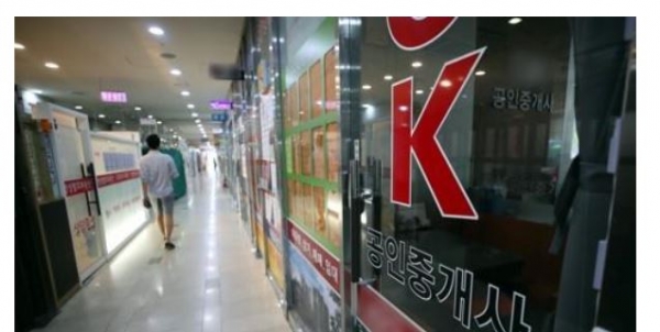 24일 한국공인중개사협회에 따르면 9월 전국의 공인중개사 신규 개업은 990건으로 집계됐다. (사진-연합뉴스)