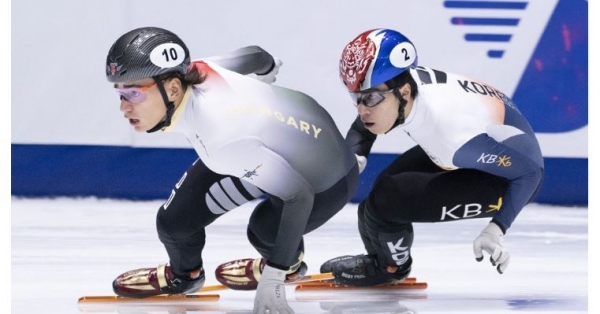 한국쇼트트랙 대표팀은 11일(한국시간) 2019-2020시즌 국제빙상경기연맹(ISU) 쇼트트랙 월드컵 2차 대회에서 남자 5,000ｍ 계주에서 6분55초968의 기록으로 헝가리 대표팀과 공동 1위 자리에 올랐다. (사진-연합뉴스)