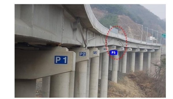 국토교통부는 29일 충북 옥천군 안내면의 '방하목교' 일부 구간이 도로시설 기준에 부합하지 않게 시공된 사실을 확인했다고 밝혔다. (사진-연합뉴스)