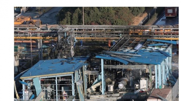 지난 24일 포스코광양제철소에 따르면 페로망간공장 인근에 설치된 폐열발전 축열설비에서 5분 간격으로 두 차례 폭발화재가 발생해 5명이 부상을 당했다. (사진-연합뉴스)