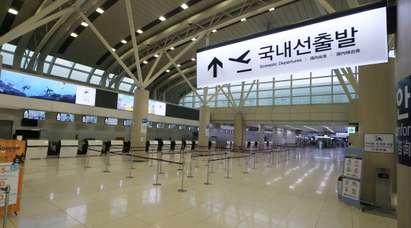 텅 빈 제주공항 모습(사진-연합뉴스)