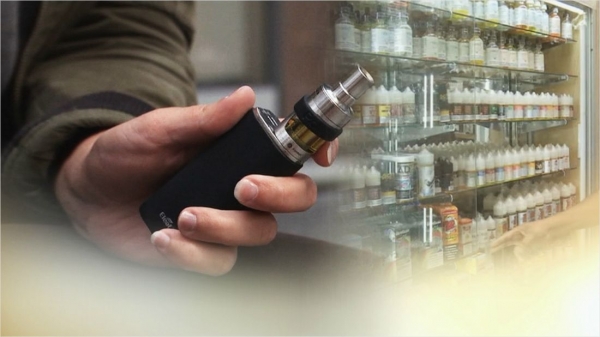 전자담배 시장이 정부의 전자담배 사용중단 권고로 위축을 받고 있는 가운데, 전자담배협회 총연합회가 식약처를 상대로 소송을 제기했다.(사진-연합뉴스)