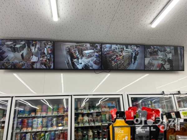 매장에는 보안 강화를 위해 CCTV가 실시간으로 작동되고 있다.