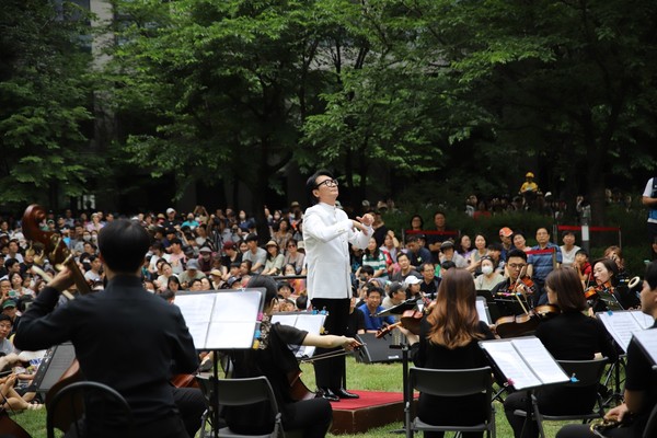 지난 6월 서울 강동구 고덕 그라시움에서에서 개최된 ‘푸르지오 가든 음악회’ 현장. (사진=대우건설)