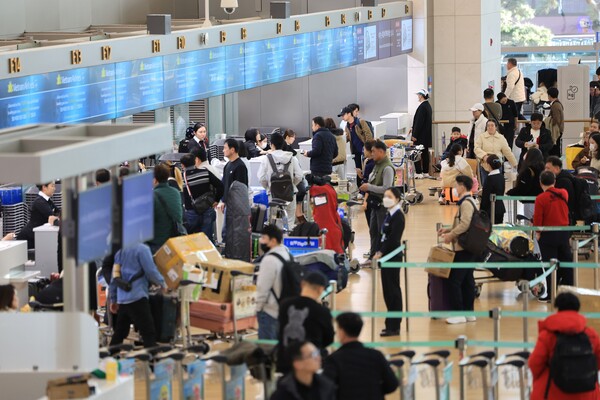 여행객들로 붐비고 있는 인천국제공항 출국장. (사진=연합뉴스)
